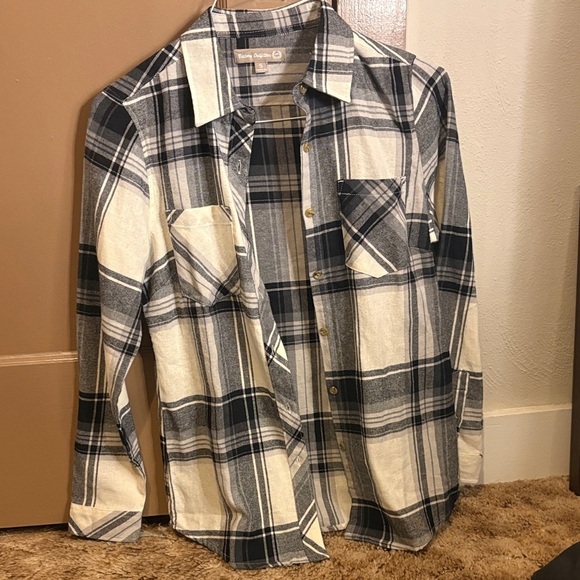 Victory Outfitters Tops - Stylish Women's Black and Cream Plaid Button-Down Shirt size small